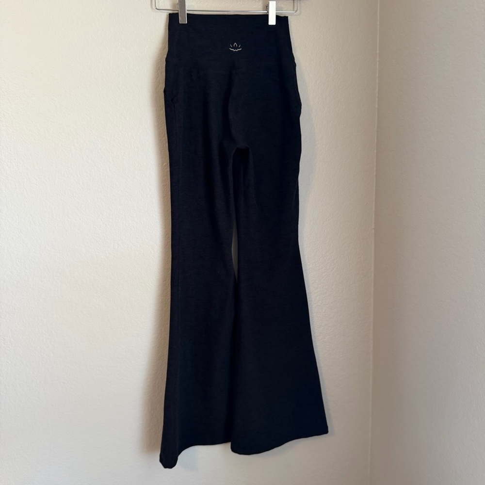 Beyond Yoga Heather Rib All Day High Rise Flare Pant in Black, Size Small - Picture 9 of 14
